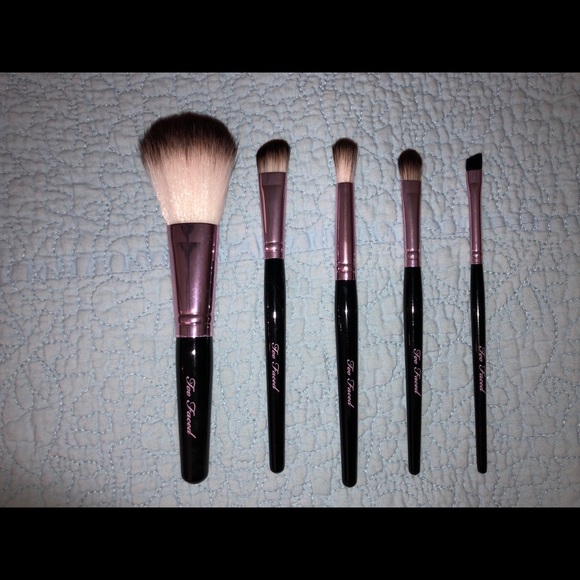 Too faced and random makeup brushes - Picture 1 of 5